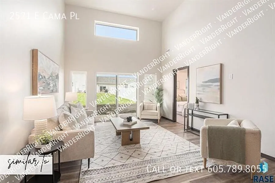 Building Photo - 2521 E Cama Pl