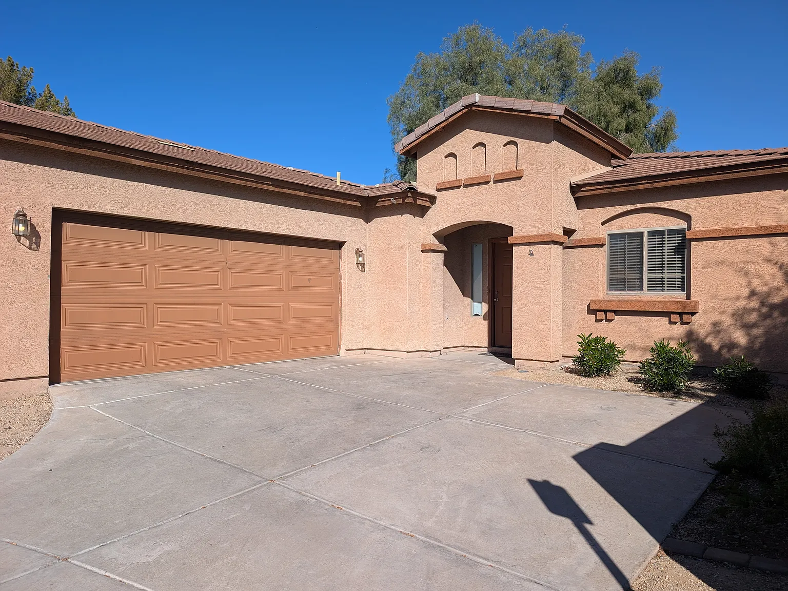 3 bed, 1350 sqft, $2,300 — Photo 1