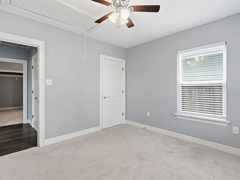 531 Woolworth St — Photo 23
