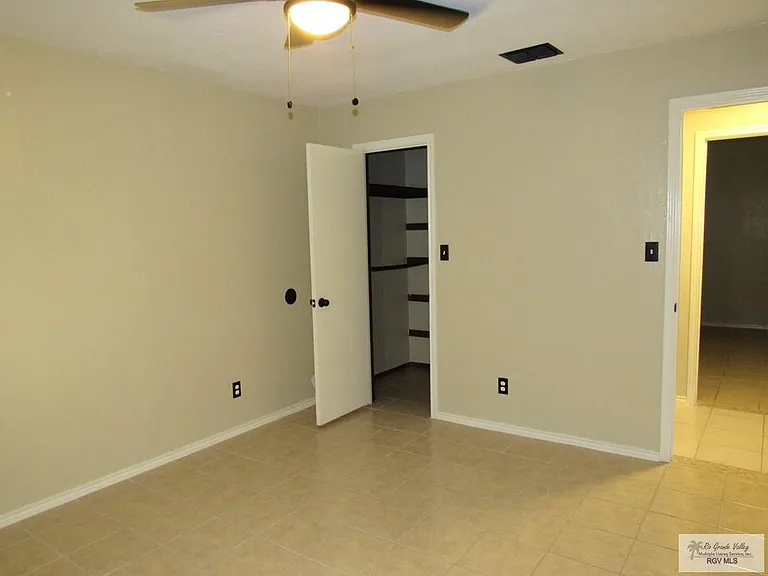 918 E Leggett Rd — Photo 15
