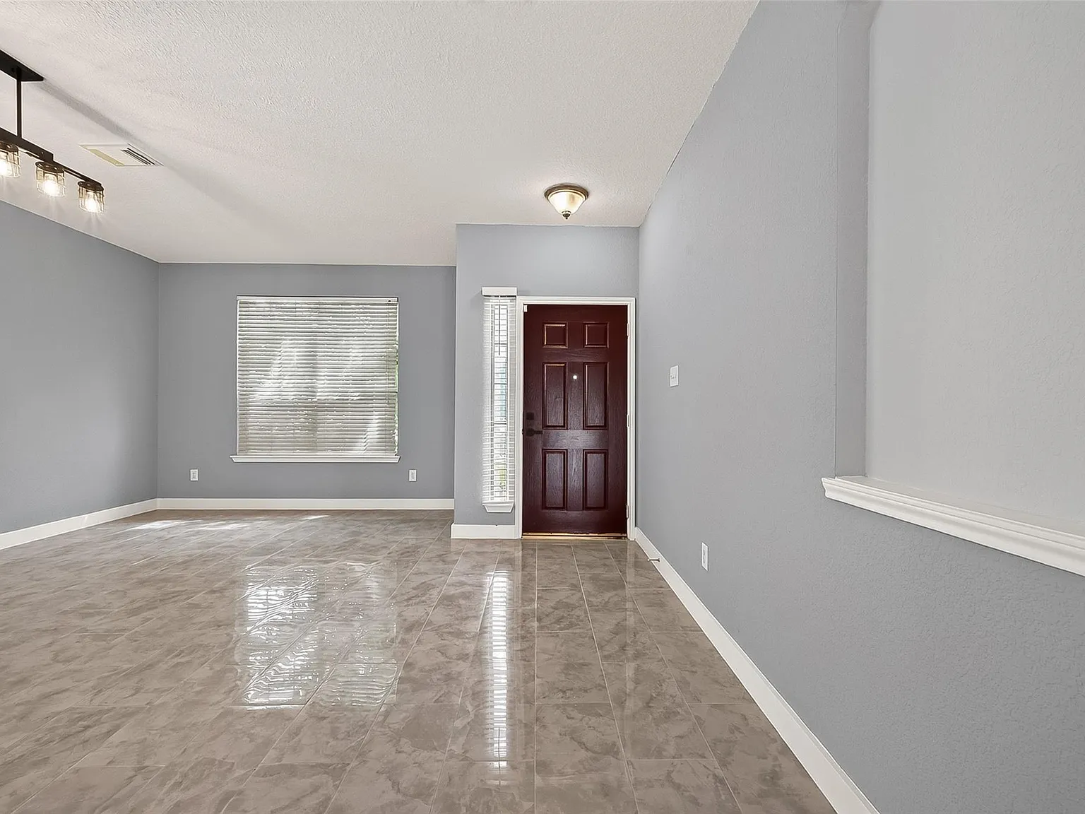 4 bed, 2.5 bath, 3222 sqft, $2,795 — Photo 2