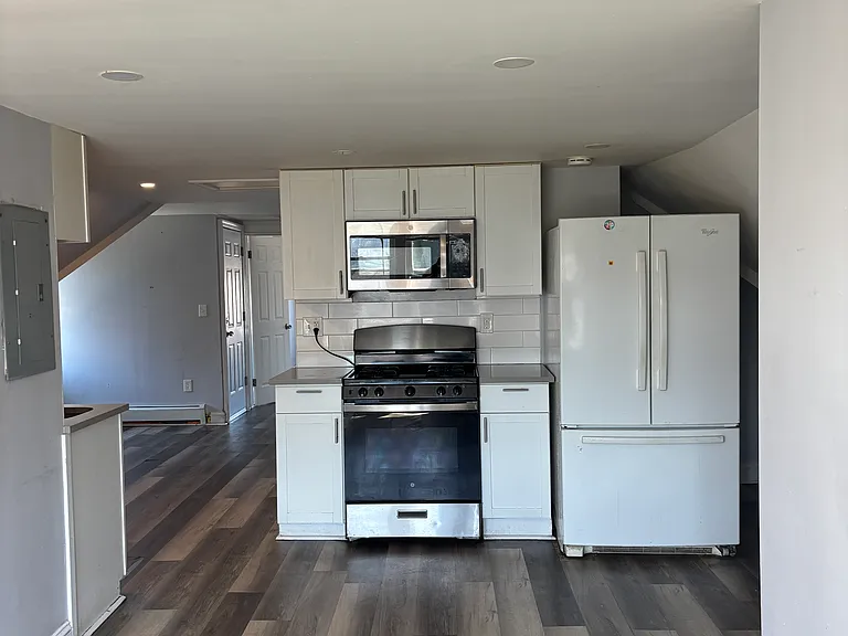 95-97 Wentworth St #3 — Photo 1