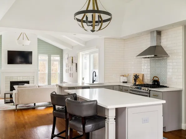 3 Sumpter Rd, Burlington, MA 01803