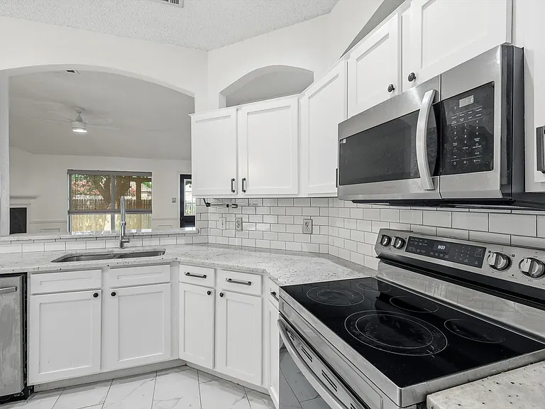 8816 Quarry Cir — Photo 14