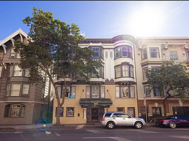 Pine St — Photo 3
