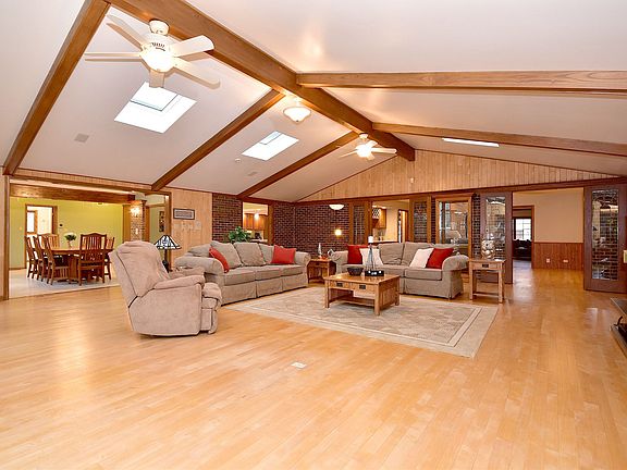 3rd image of 6240 Squire Ln