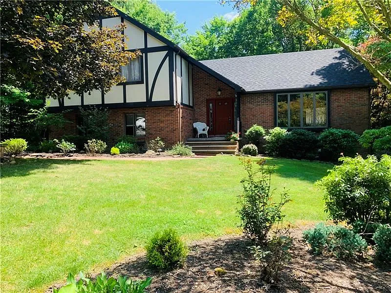 300 Marilyn Dr photo 1