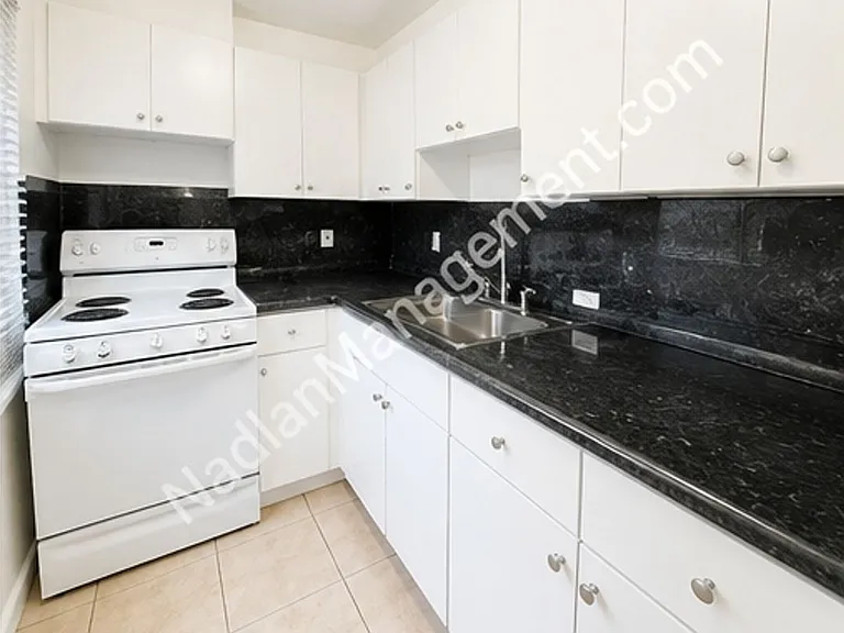 352 NW 11th St — Photo 12