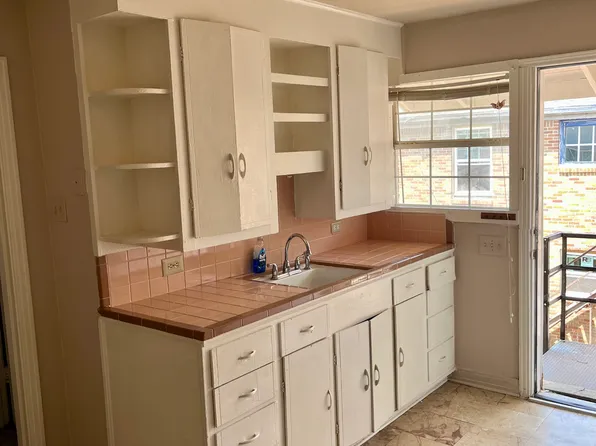 624 W Neely St #634-1/2, Dallas, TX 75208