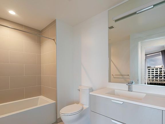 4th image of 1000 3rd St Unit 307