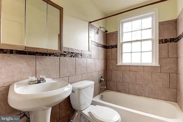 1210 Taylor St NW #3 — Photo 2