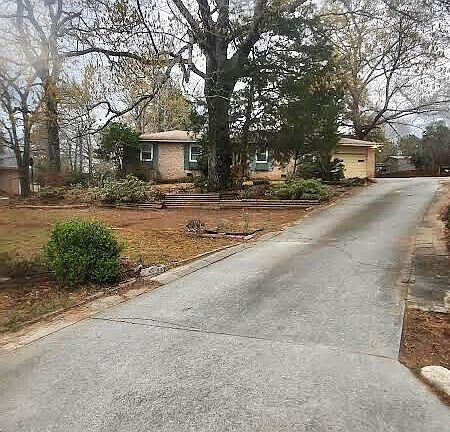 4th image of 590 Hillcrest St