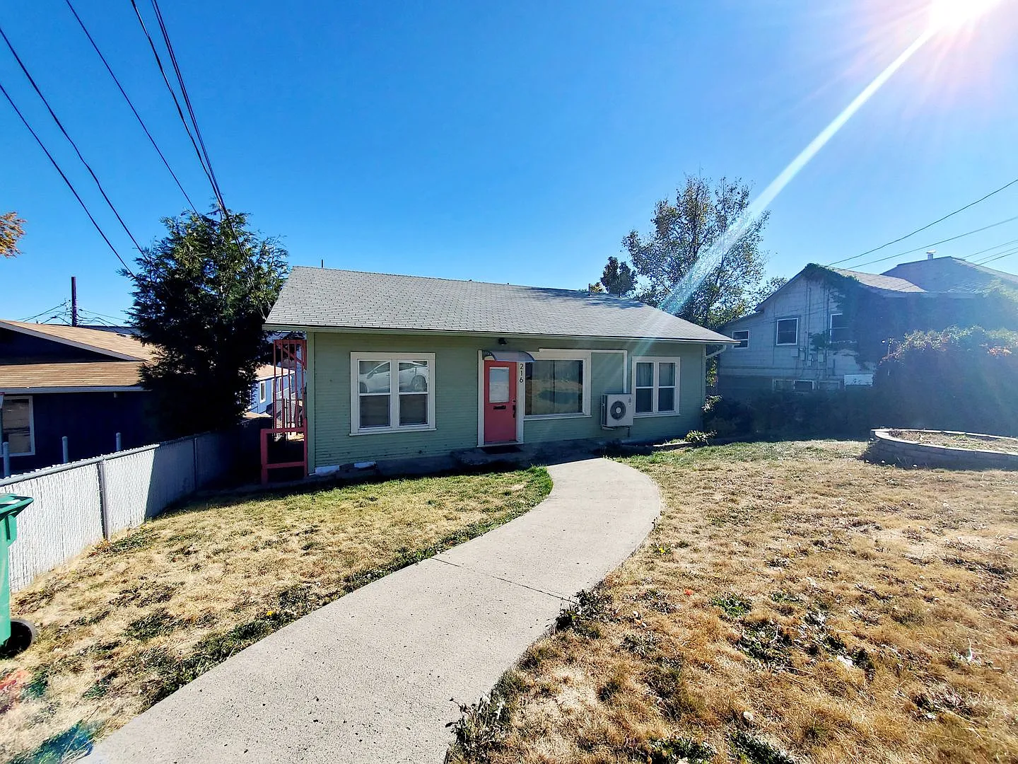 216 Pine St photo 1