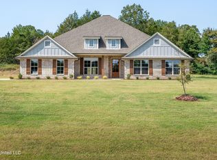1291 Pebble View Dr, Byhalia, MS 38611