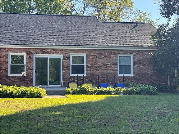 4th image of 2211 E River St