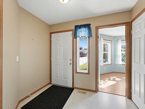 3rd image of 216 Jenkins Dr
