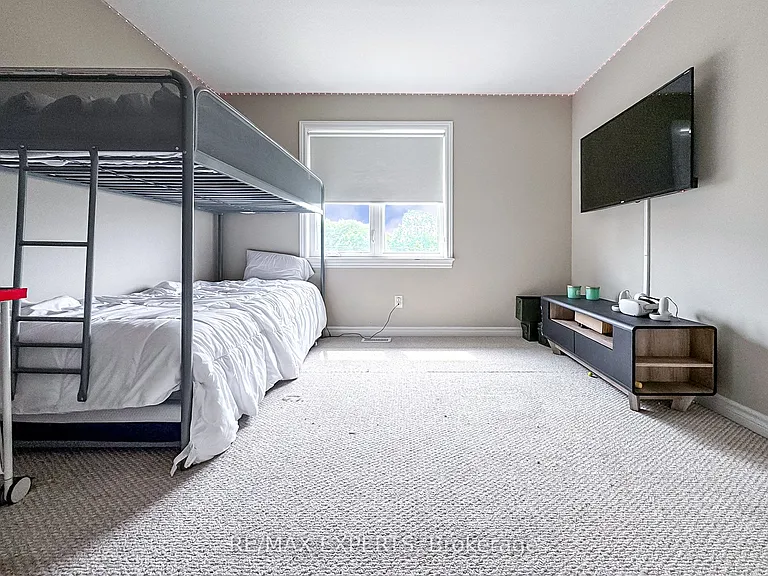 640 Halloway Dr — Photo 27