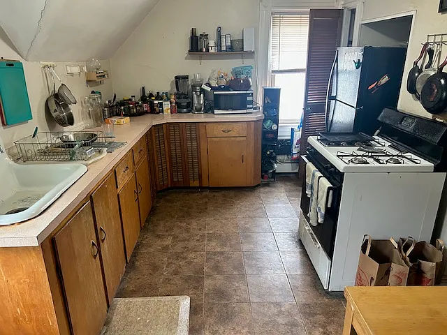 30 E George St #6 — Photo 4