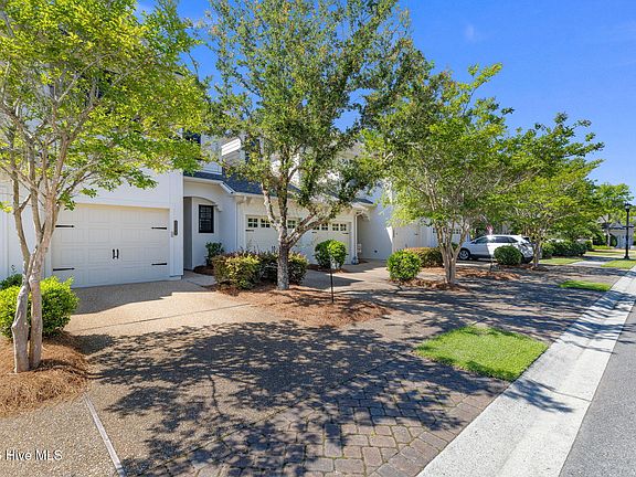 3rd image of 1176 Evangeline Drive