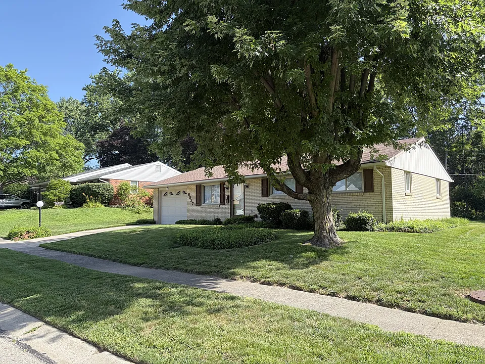 6537 Highbury Rd