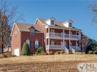 111 Meadowood Loop, Burns, TN 37029
