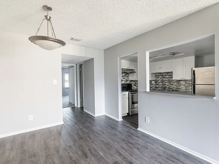River View Apartments — Photo 22