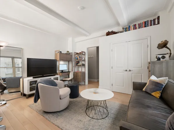 25 West 64th Street 4F image 2 of 4