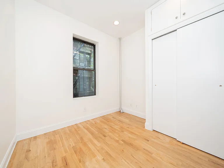 128 W 13th St #9 — Photo 6