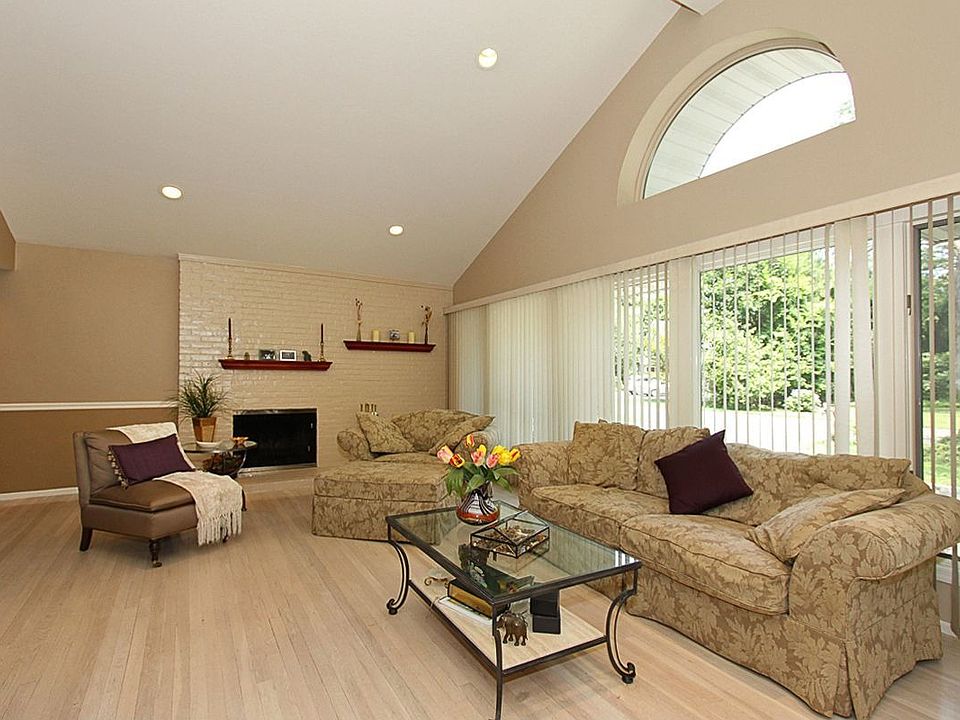 Living Room/Fireplace