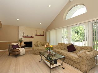 49 Andover Rd, Roslyn Heights, NY 11577