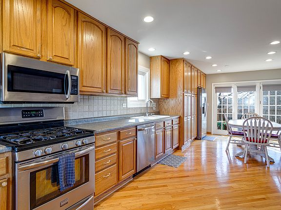 4th image of 2325 Bayside Dr