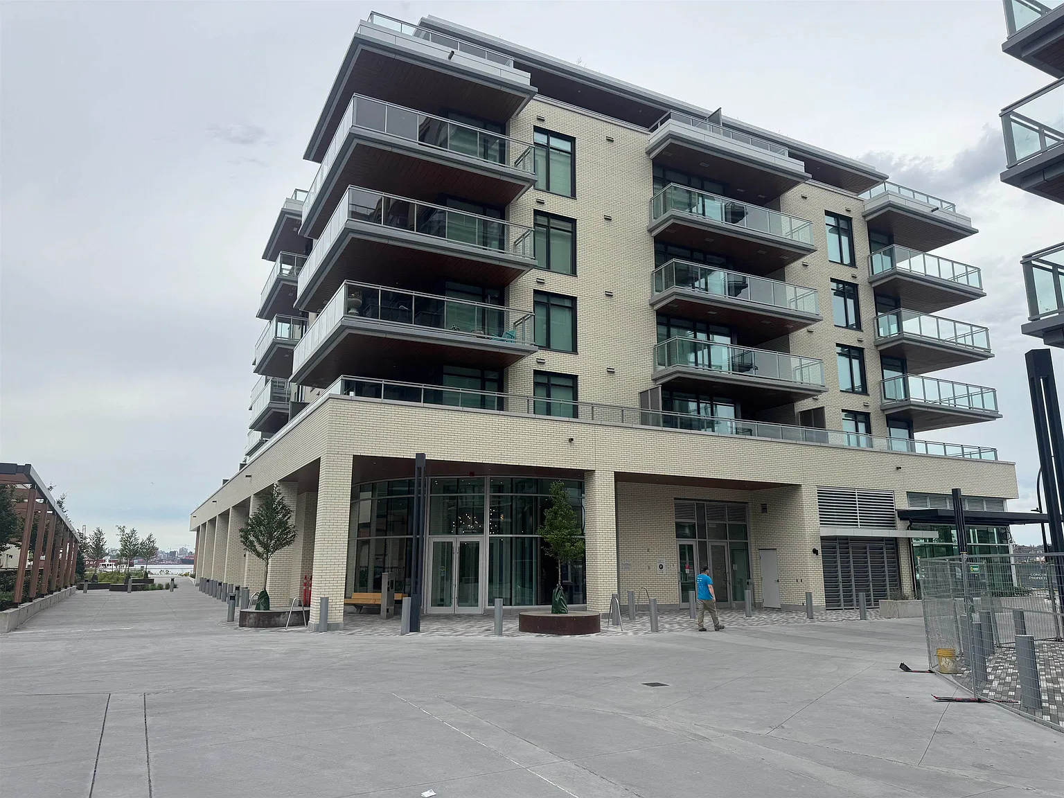 2 bed, 1024 sqft, $4,650 — Photo 2