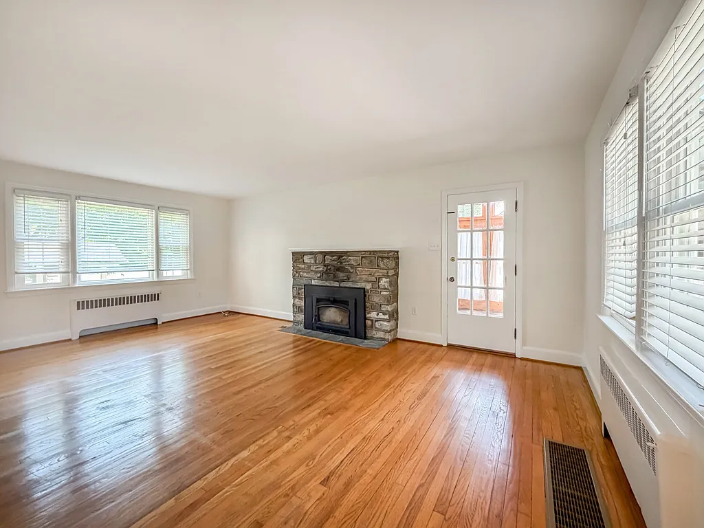 2 bed, 1.5 bath, 1287 sqft, $2,900 — Photo 3
