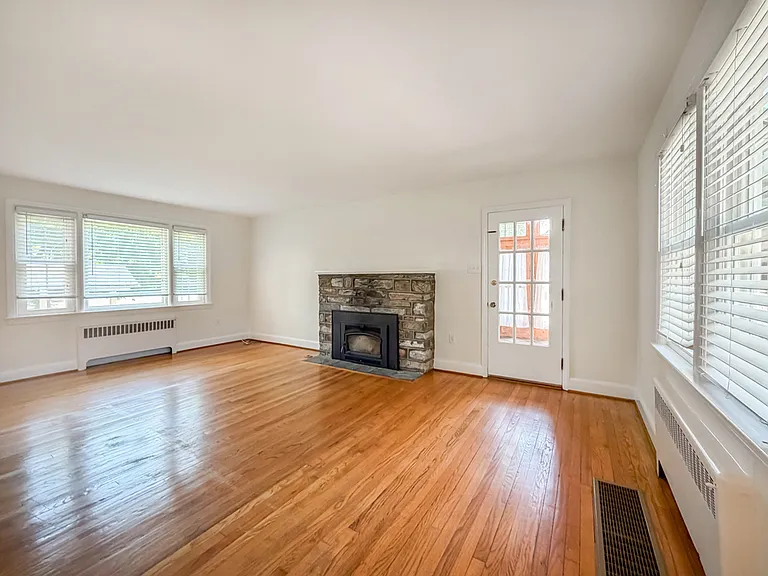 1237 Pine Grove Rd — Photo 3