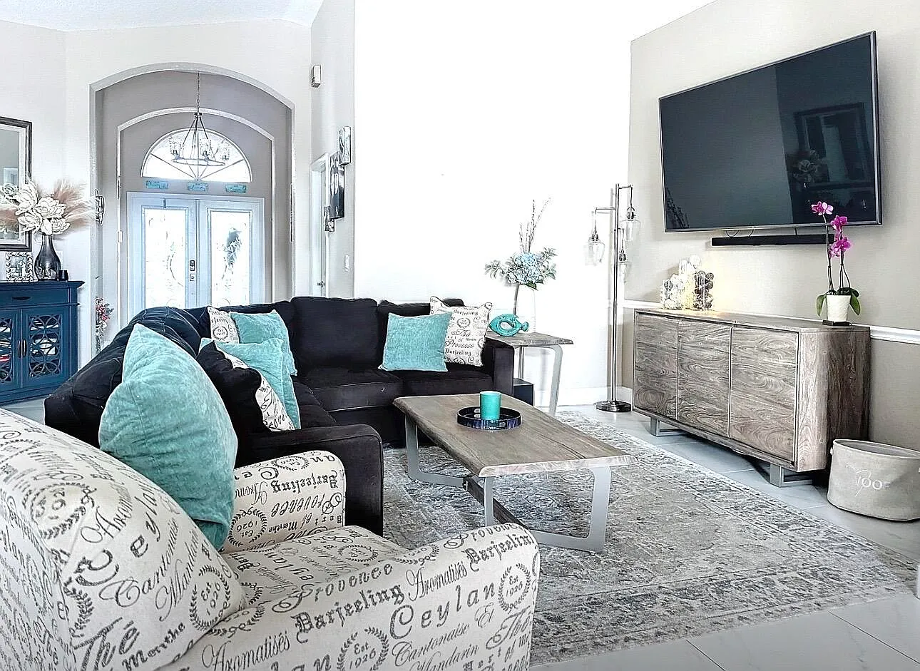 3 bed, 2.0 bath, 1943 sqft, $9,000 — Photo 1