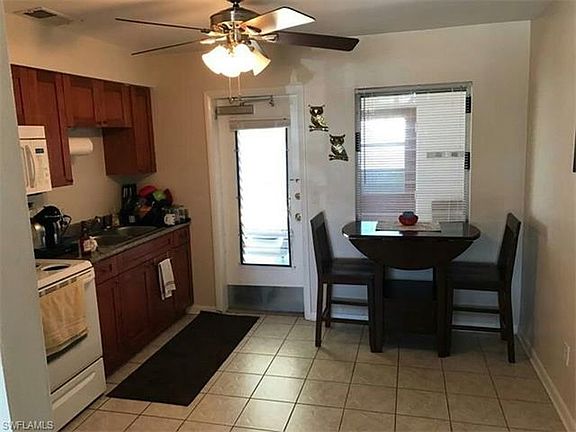 Eat in/updated kitchen