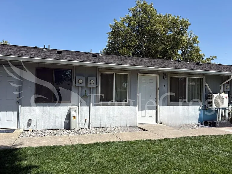 1037 SW Puff Ln — Photo 1