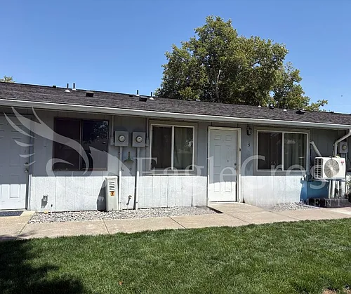 1037 SW Puff Ln Photo 1