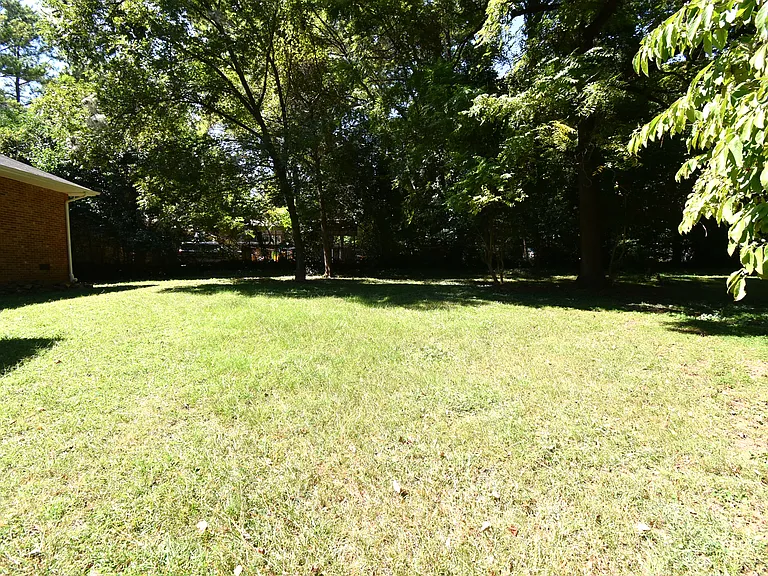 1800 Kirkwood Dr — Photo 5