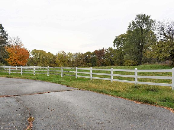2nd image of 2820 River Rd