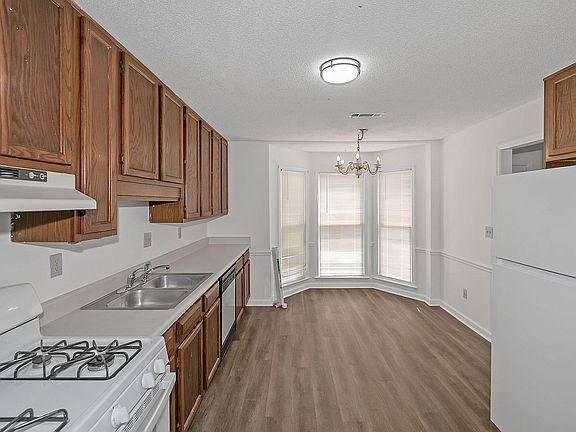 3rd image of 1186 Magnolia Way SE