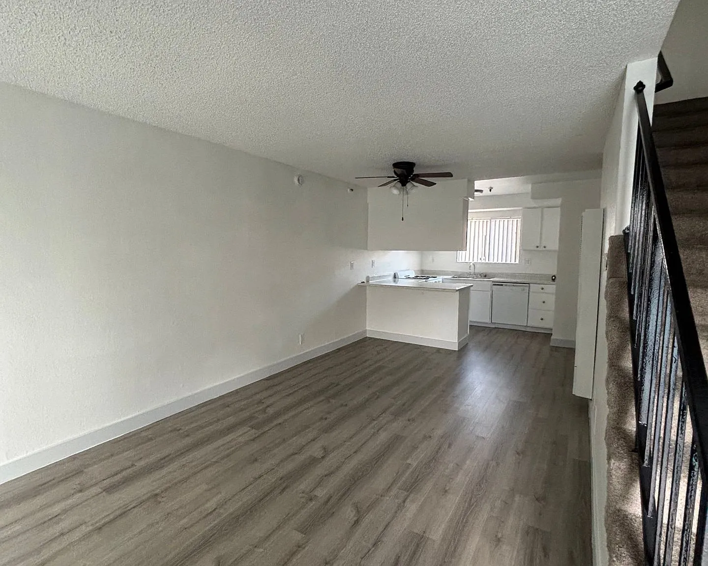 12909 Cordary Ave — Photo 3