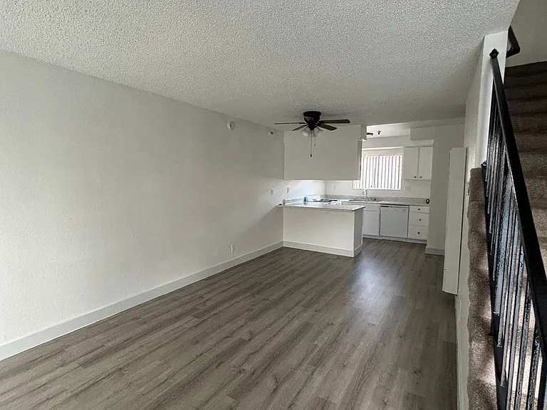 Welcome to 12909 Cordary Ave Comfort & Convenience in the Heart of Hawthorne! — Photo 3