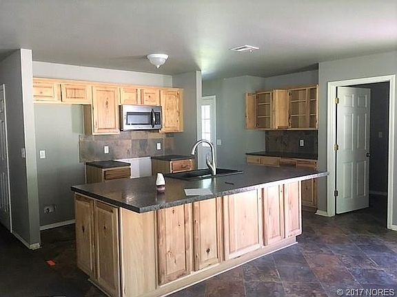 3rd image of 404 S Bixby St
