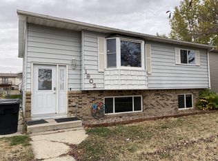1902 28th St W, Williston, ND 58801