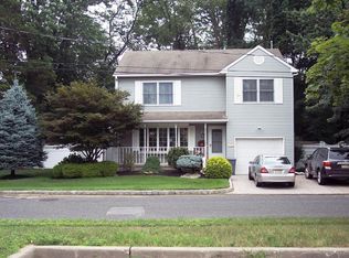 331 Seely St, Belford, NJ 07718