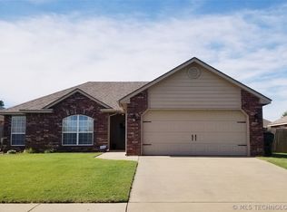 10714 E 122nd St, Collinsville, OK 74021