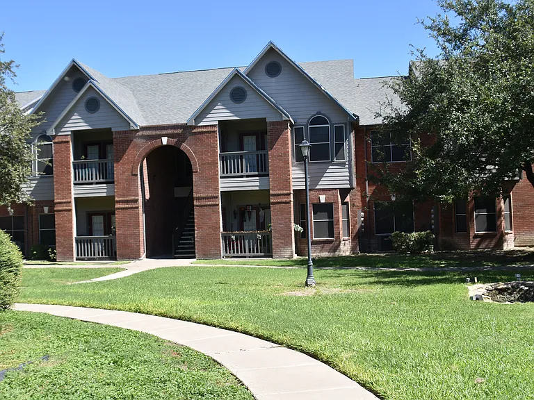 Holly Apartments — Photo 8