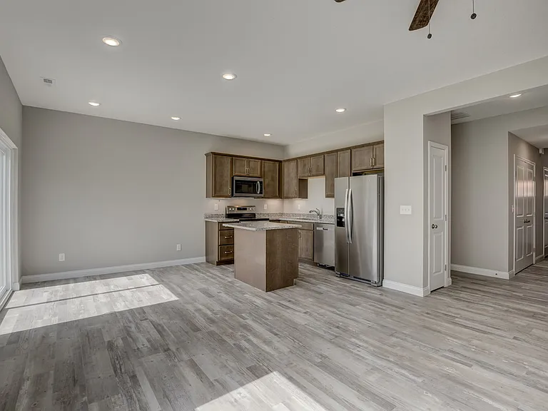 2327 Point Pl — Photo 6