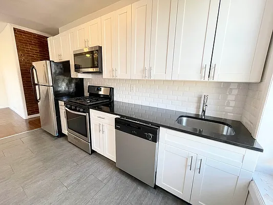 Rented by Bruma Realty LLC | media 17